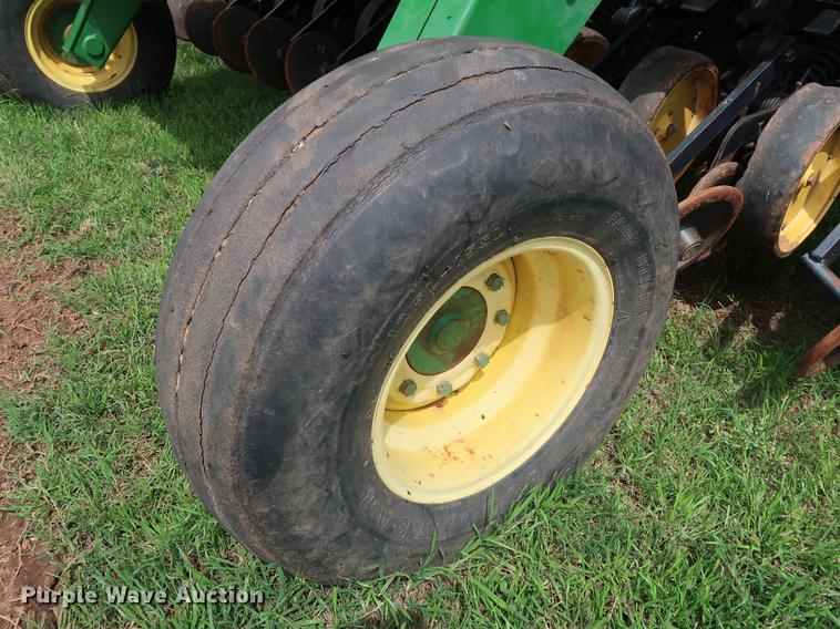 image for item DG3452 John Deere 750 grain drill