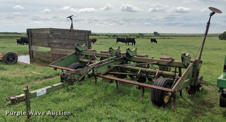 image for item DG3453 John Deere 1300 planter