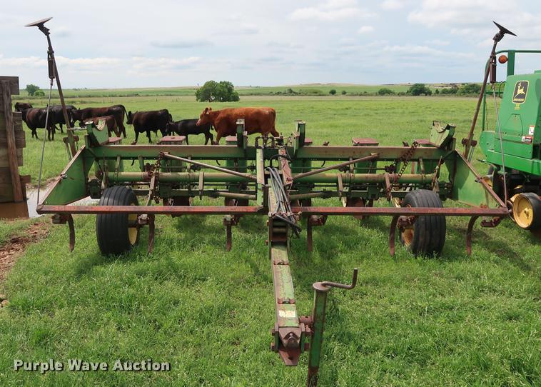 image for item DG3453 John Deere 1300 planter