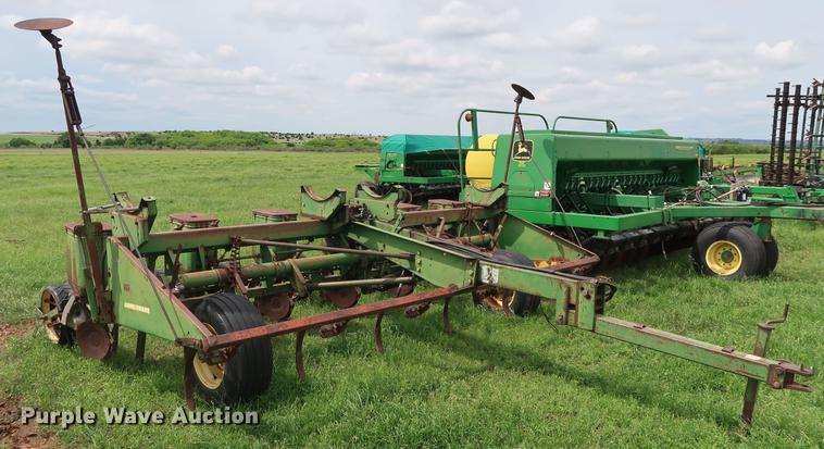image for item DG3453 John Deere 1300 planter