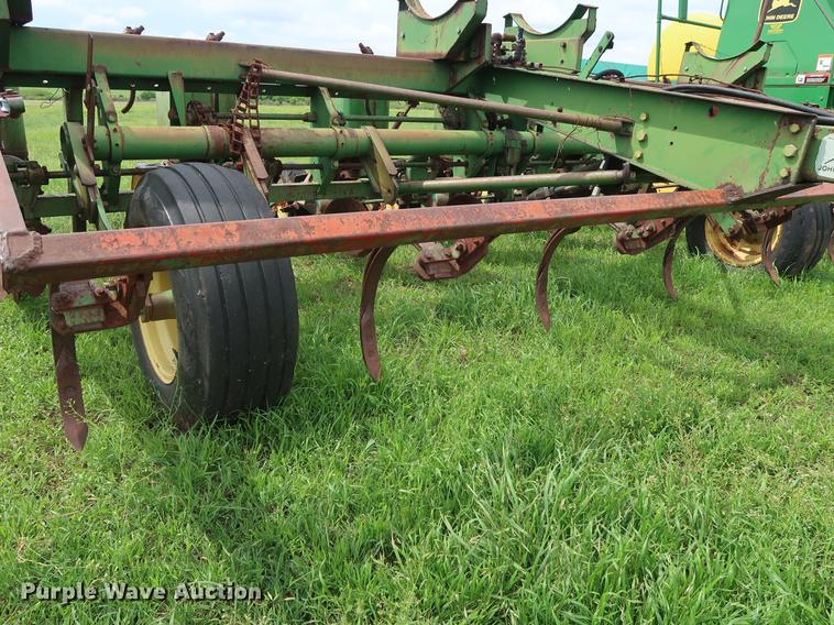 image for item DG3453 John Deere 1300 planter
