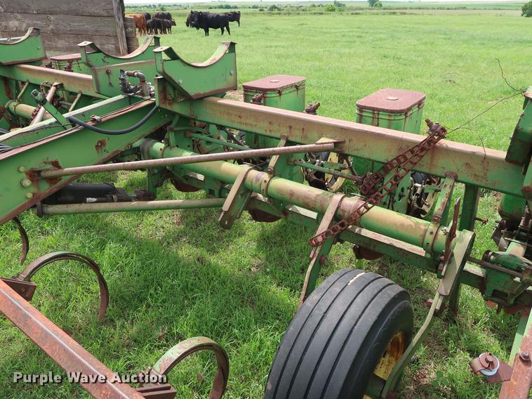 image for item DG3453 John Deere 1300 planter