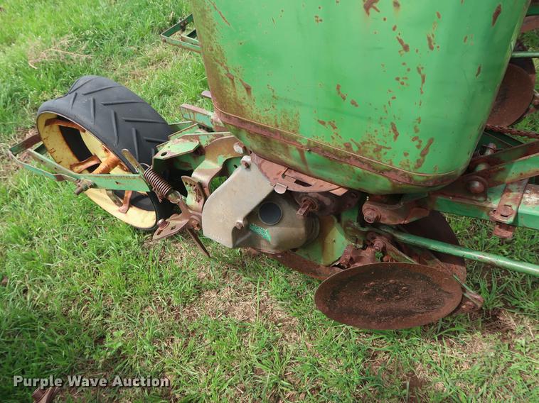 image for item DG3453 John Deere 1300 planter