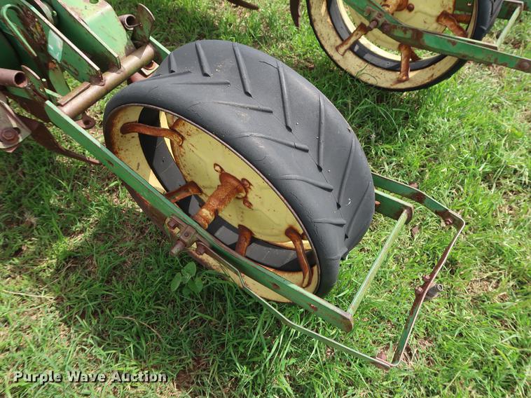 image for item DG3453 John Deere 1300 planter