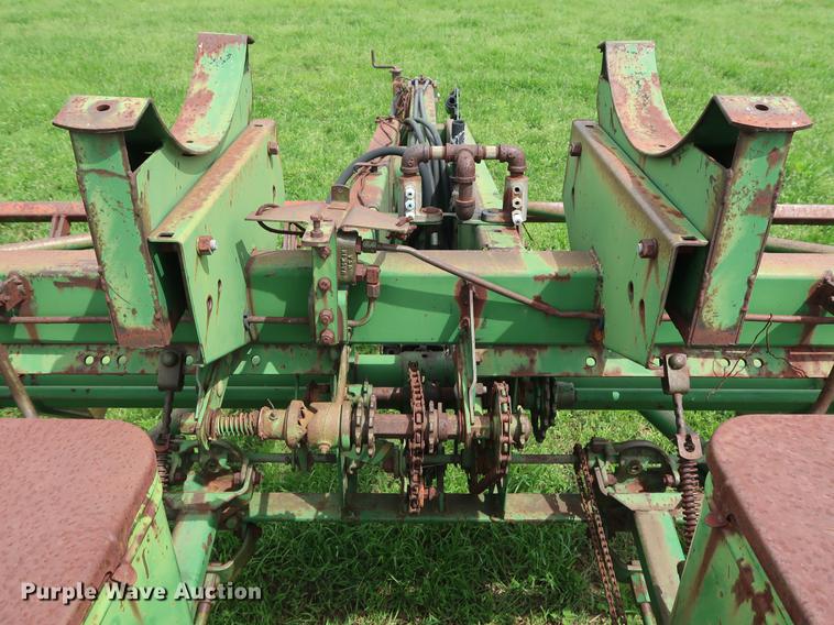 image for item DG3453 John Deere 1300 planter