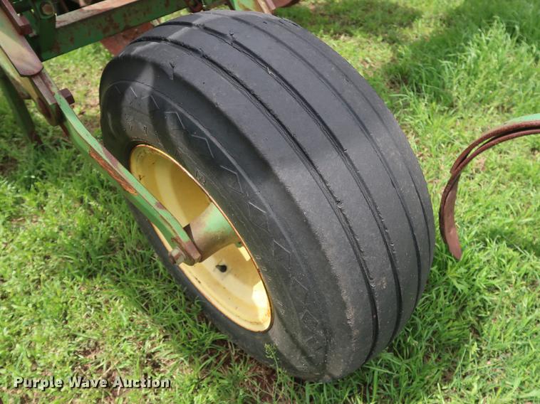 image for item DG3453 John Deere 1300 planter