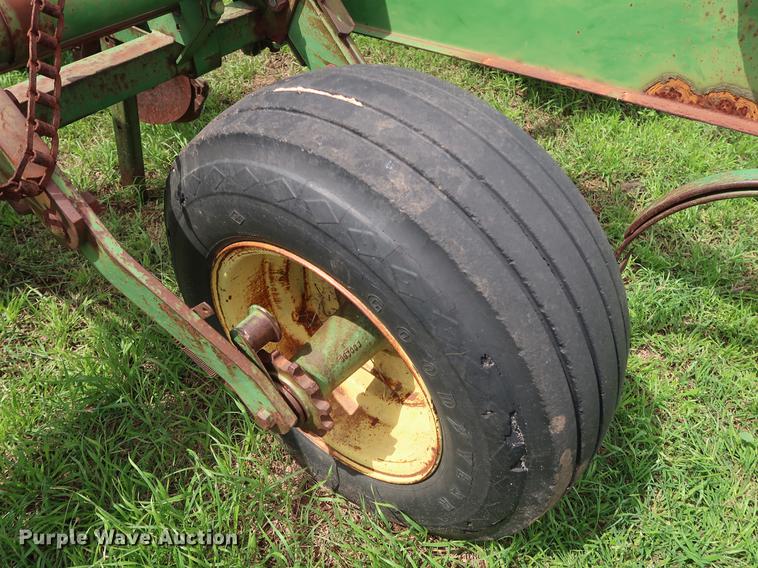 image for item DG3453 John Deere 1300 planter