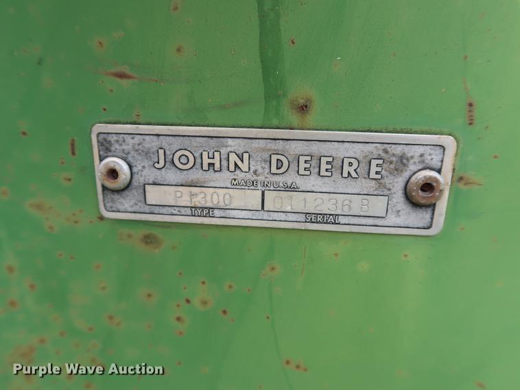 image for item DG3453 John Deere 1300 planter