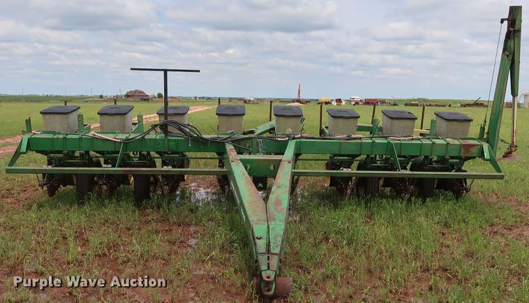 image for item DG3454 John Deere 7000 planter