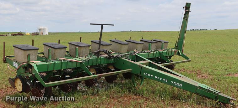 image for item DG3454 John Deere 7000 planter
