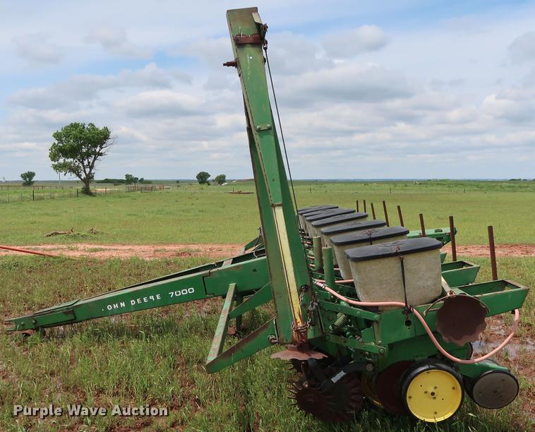 image for item DG3454 John Deere 7000 planter