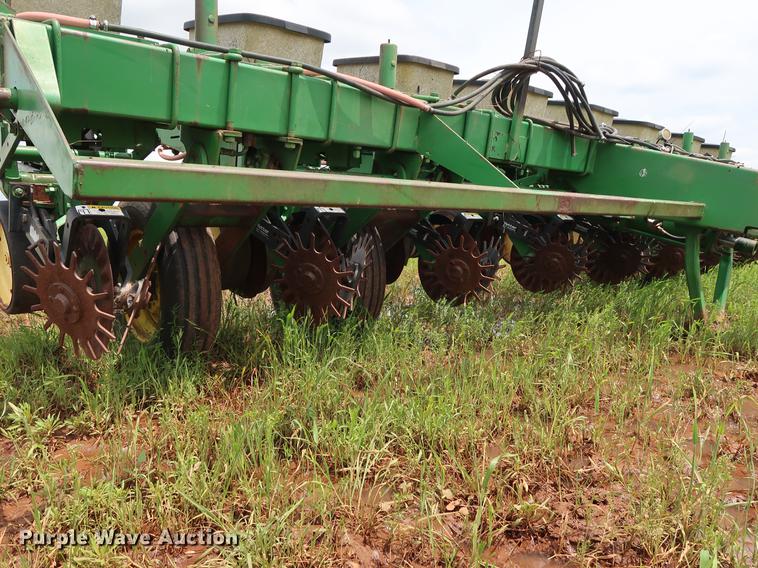 image for item DG3454 John Deere 7000 planter