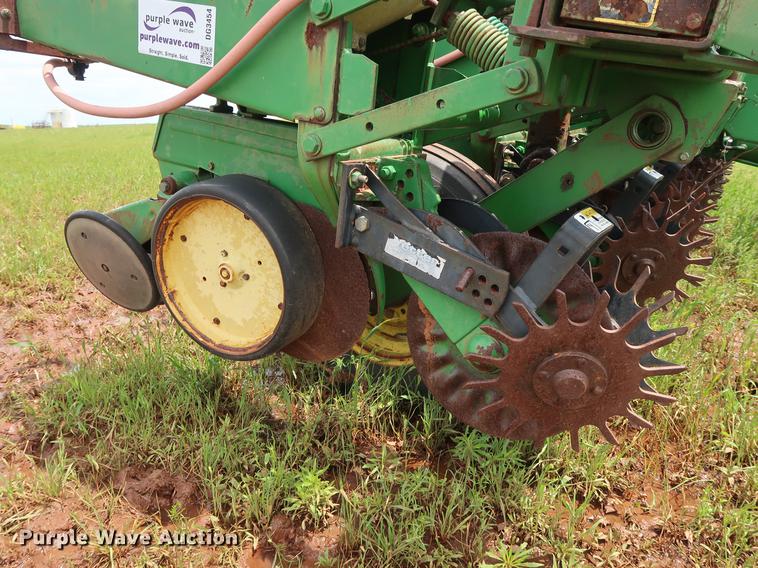image for item DG3454 John Deere 7000 planter