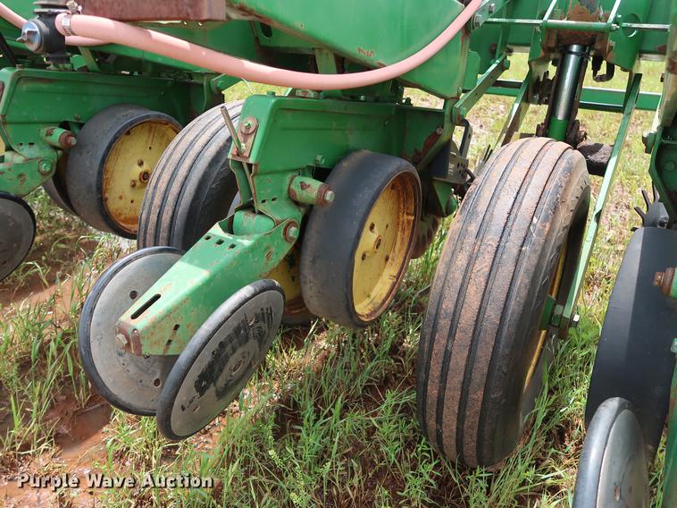 image for item DG3454 John Deere 7000 planter