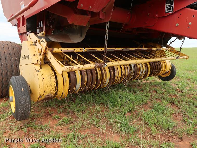 image for item DG3460 2003 New Holland BR780 round baler