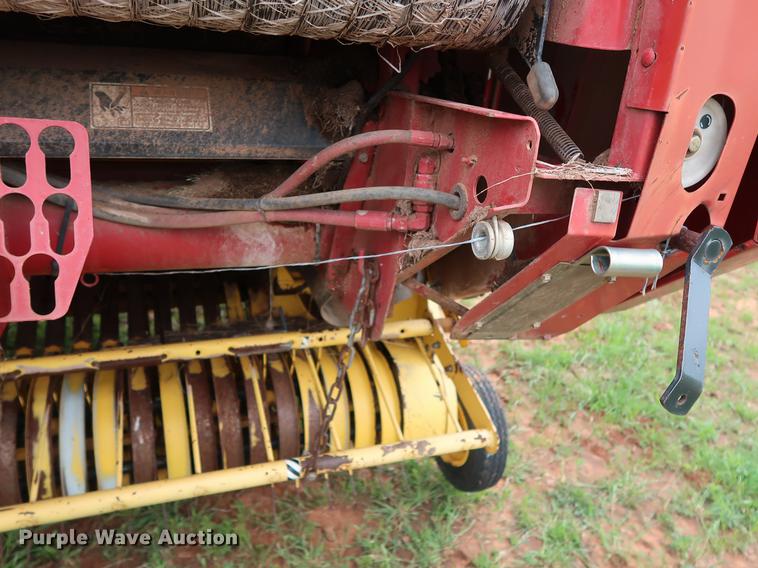 image for item DG3460 2003 New Holland BR780 round baler