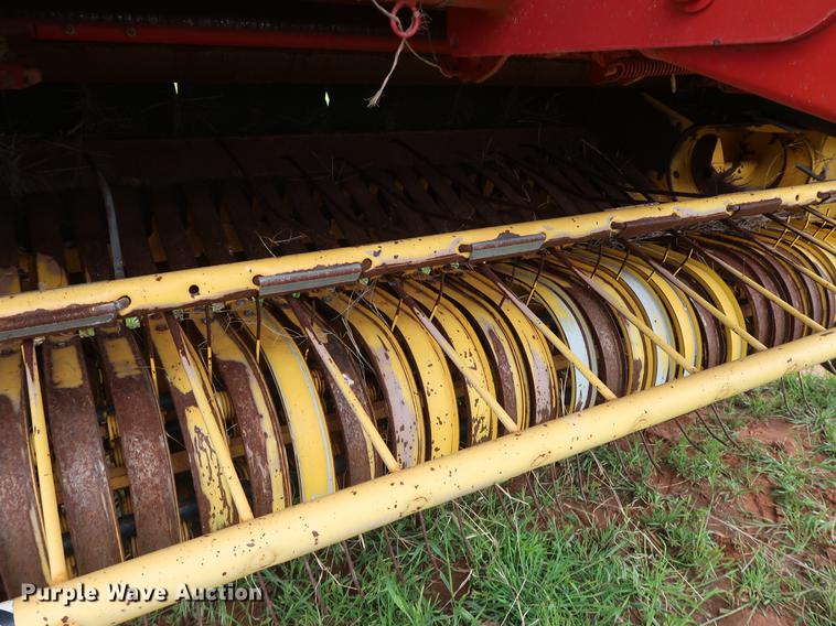 image for item DG3460 2003 New Holland BR780 round baler