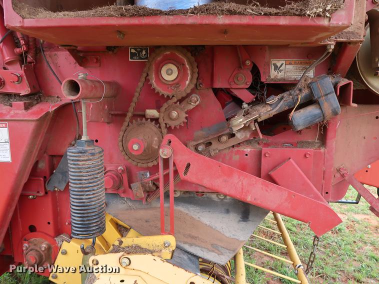 image for item DG3460 2003 New Holland BR780 round baler