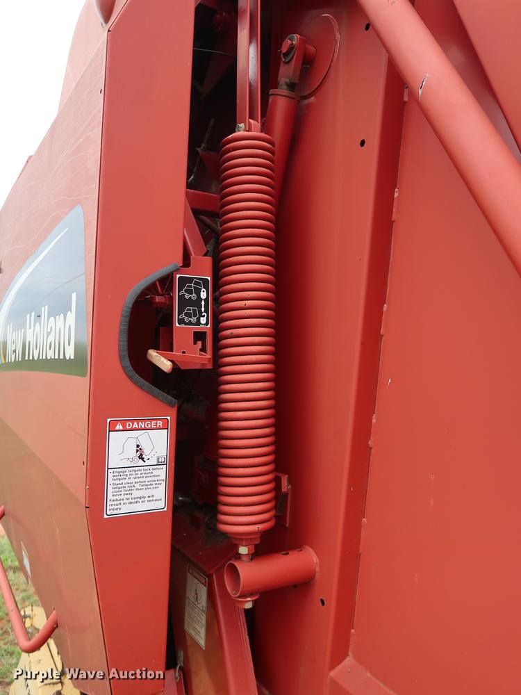 image for item DG3460 2003 New Holland BR780 round baler