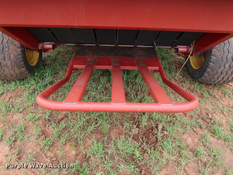 image for item DG3460 2003 New Holland BR780 round baler