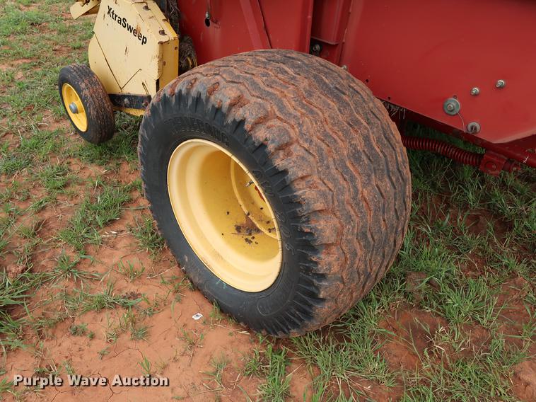 image for item DG3460 2003 New Holland BR780 round baler