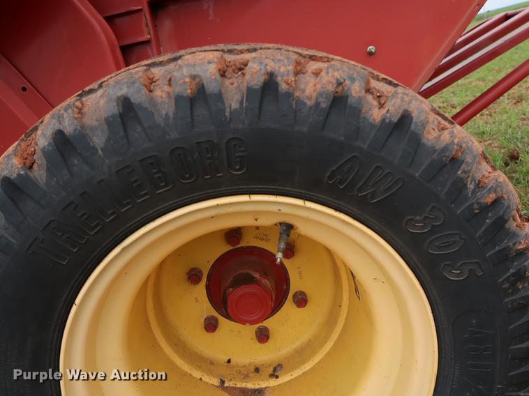 image for item DG3460 2003 New Holland BR780 round baler