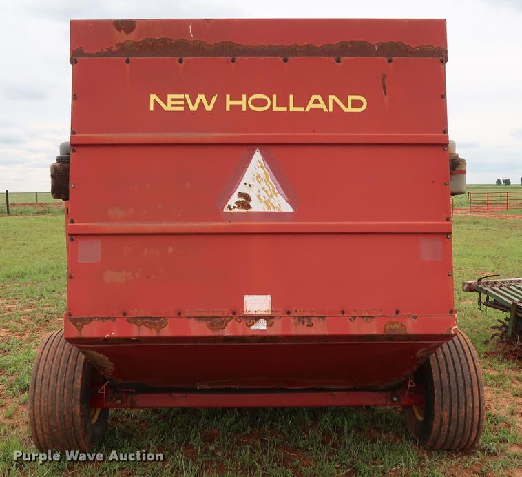 image for item DG3461 1985 New Holland 855 round baler