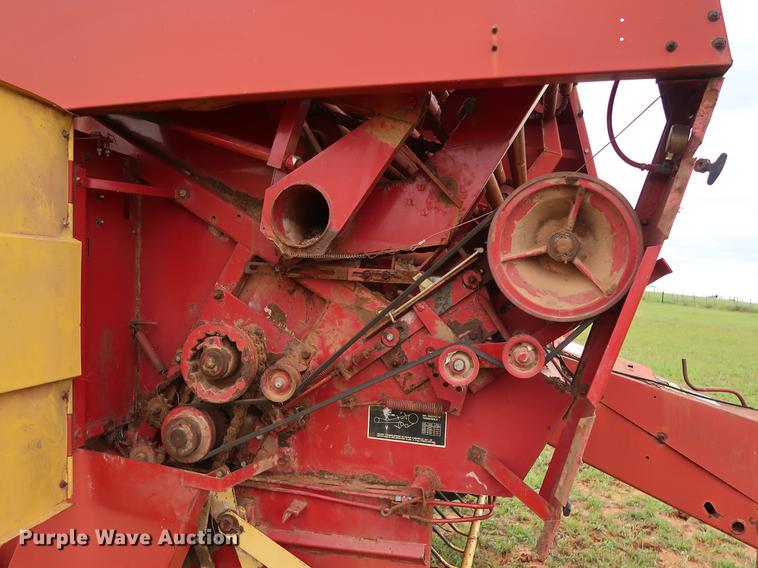 image for item DG3461 1985 New Holland 855 round baler