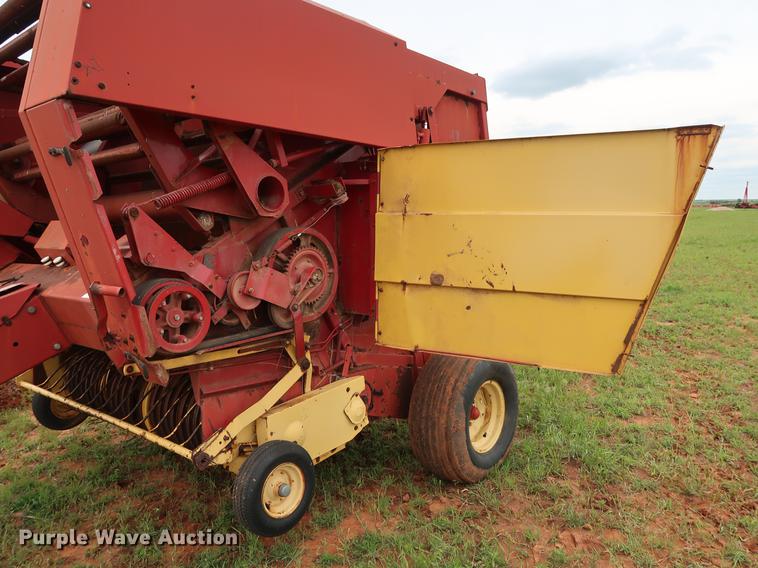 image for item DG3461 1985 New Holland 855 round baler