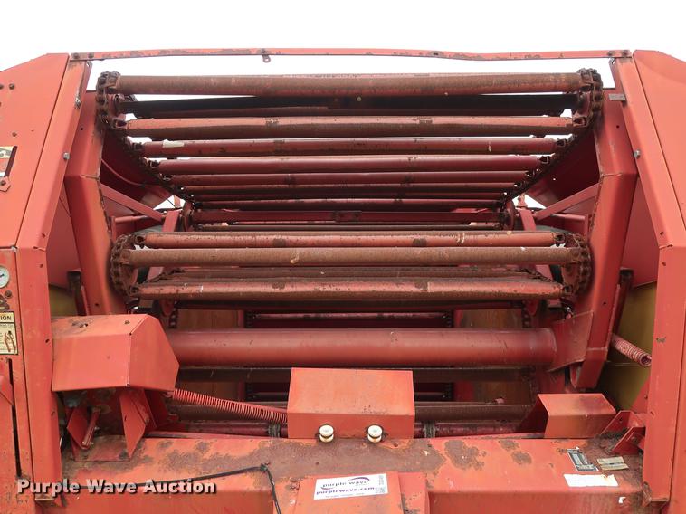 image for item DG3461 1985 New Holland 855 round baler