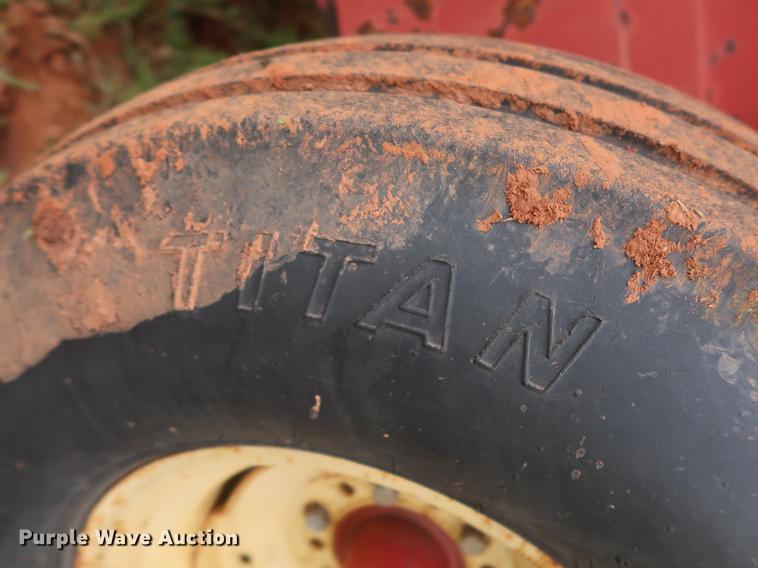 image for item DG3461 1985 New Holland 855 round baler