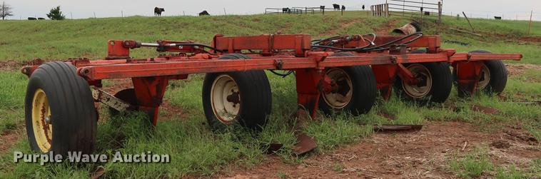 image for item DG3463 Richardson AD Flex stubble mulch sweep plow