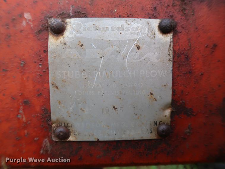 image for item DG3463 Richardson AD Flex stubble mulch sweep plow