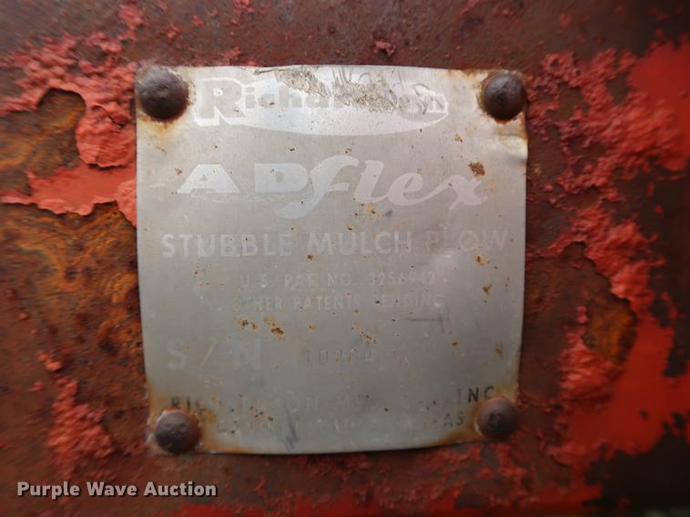 image for item DG3463 Richardson AD Flex stubble mulch sweep plow