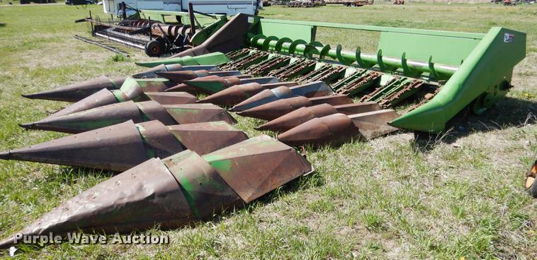 image for item DG5781 John Deere 843 corn head