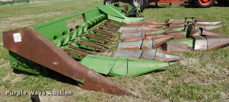 image for item DG5781 John Deere 843 corn head