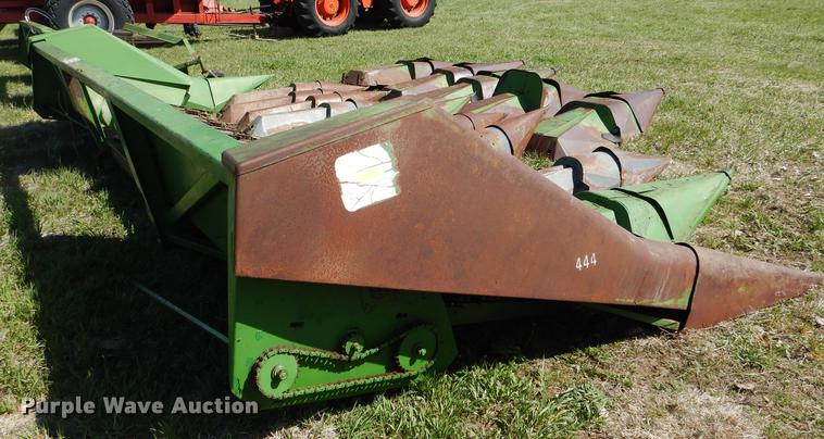 image for item DG5781 John Deere 843 corn head