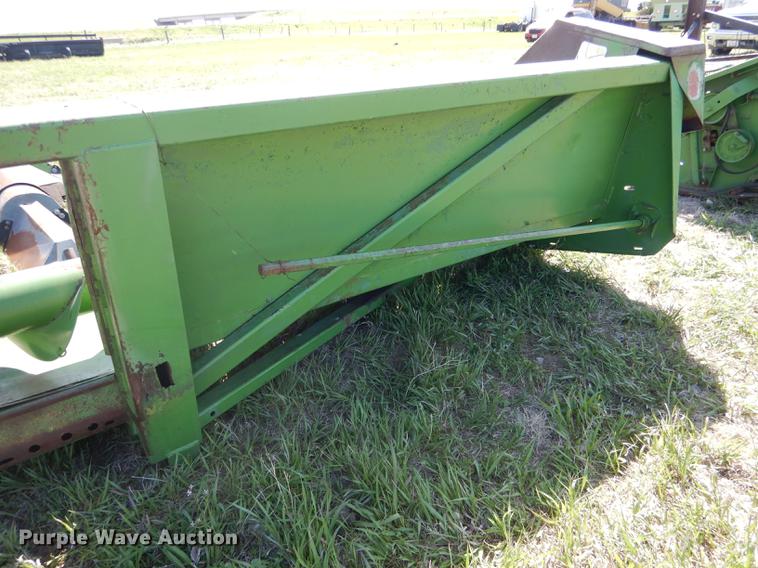image for item DG5781 John Deere 843 corn head