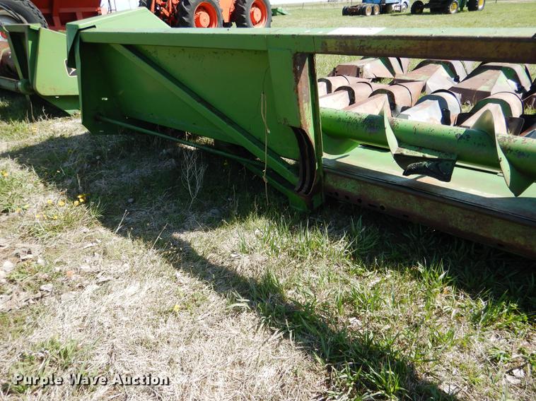 image for item DG5781 John Deere 843 corn head