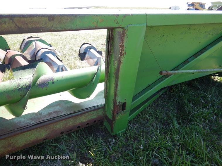 image for item DG5781 John Deere 843 corn head