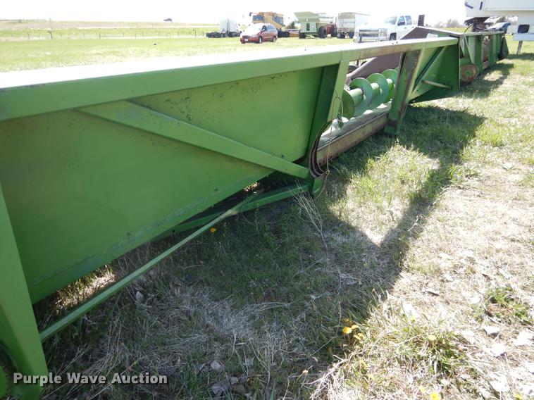 image for item DG5781 John Deere 843 corn head