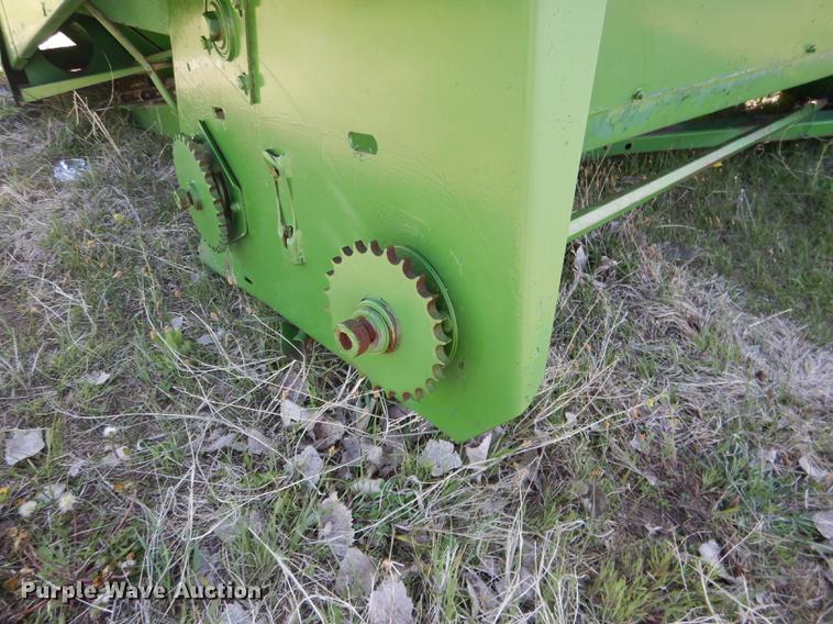 image for item DG5781 John Deere 843 corn head