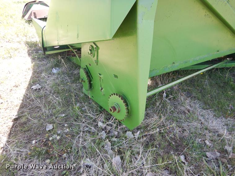 image for item DG5781 John Deere 843 corn head