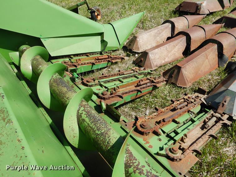 image for item DG5781 John Deere 843 corn head