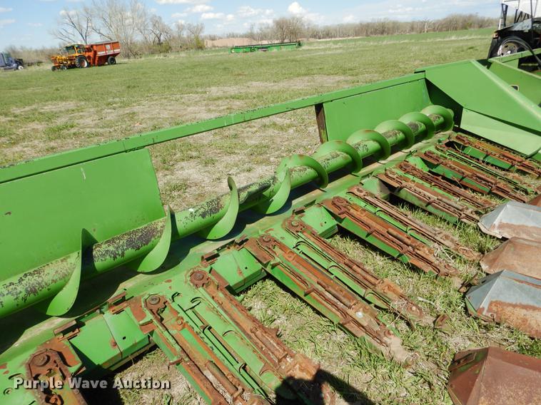 image for item DG5781 John Deere 843 corn head