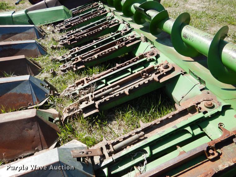 image for item DG5781 John Deere 843 corn head