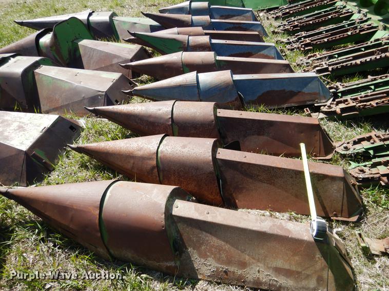 image for item DG5781 John Deere 843 corn head