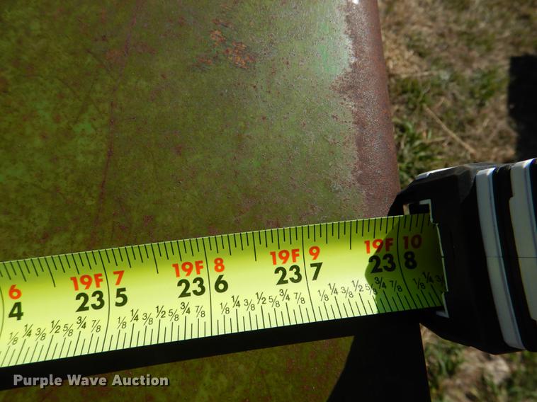 image for item DG5781 John Deere 843 corn head