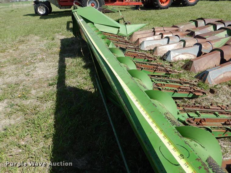 image for item DG5781 John Deere 843 corn head