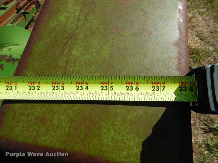 image for item DG5781 John Deere 843 corn head